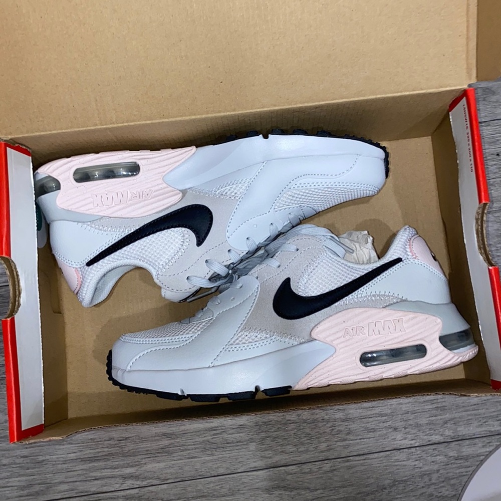 NWT size 7
